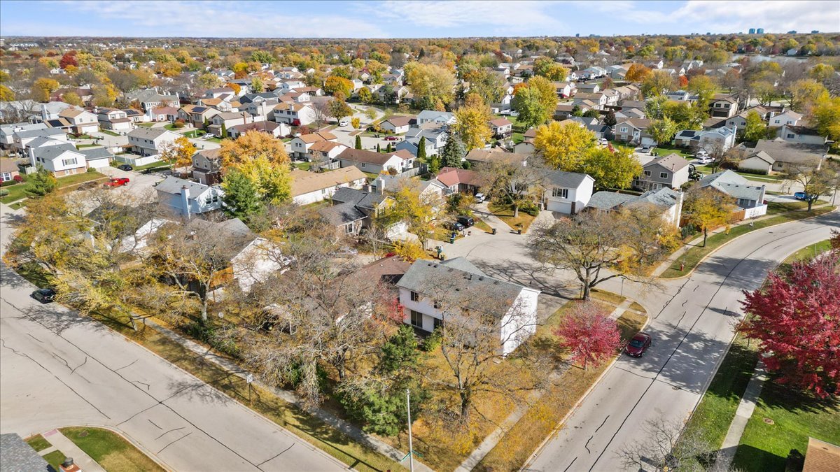 2 Oakmont Court, Streamwood, IL 60107