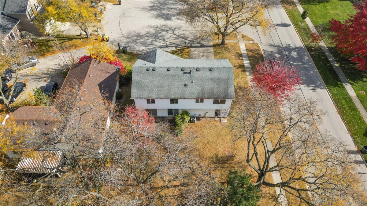 2 Oakmont Court, Streamwood, IL 60107