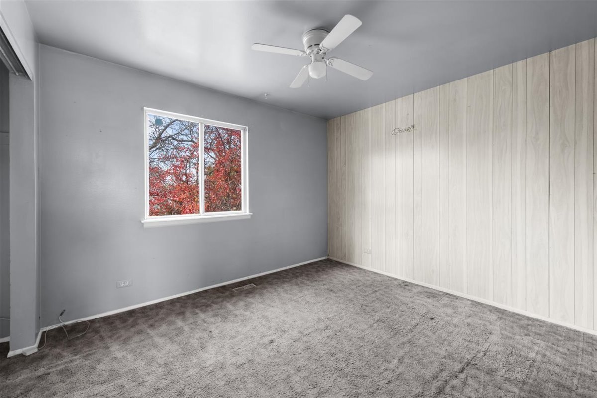 2 Oakmont Court, Streamwood, IL 60107