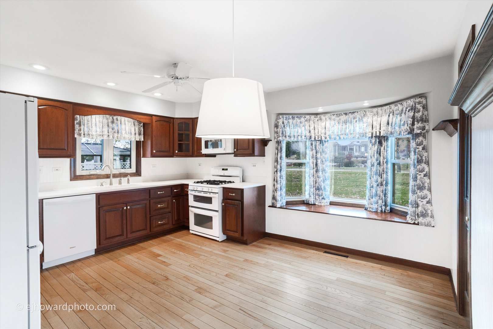 6142 Ivy Drive, Lisle, IL 60532