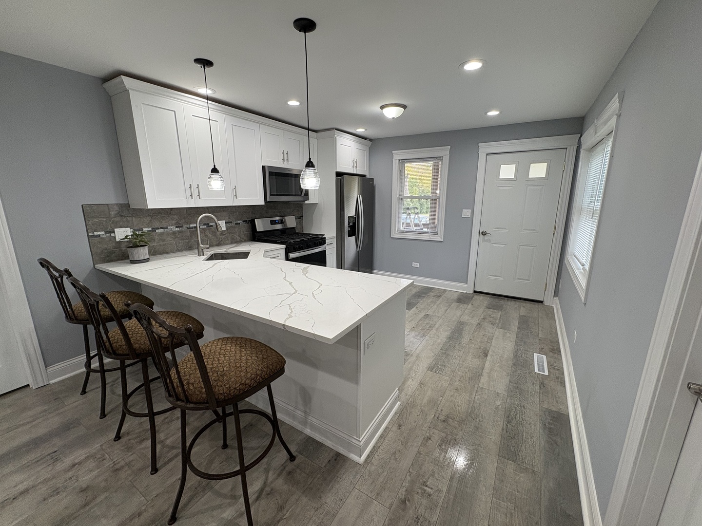 5517 Essex Road, Lisle, IL 60532