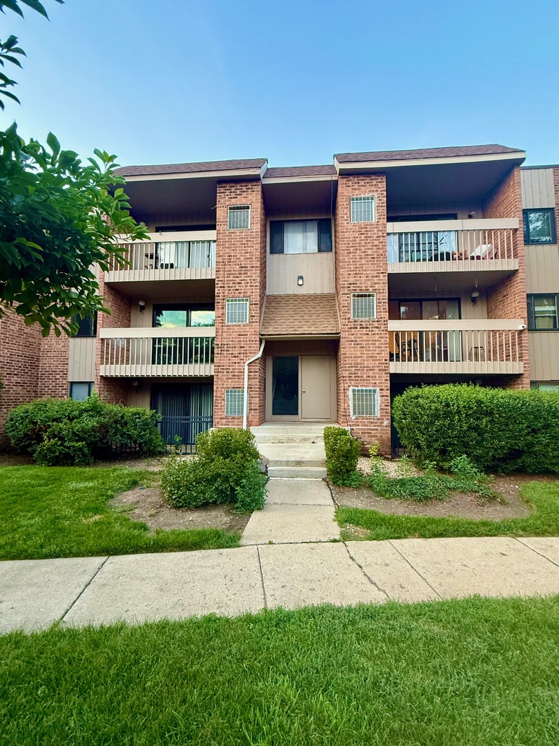 1322 E Ports O Call Drive #1W, Palatine, IL 60074