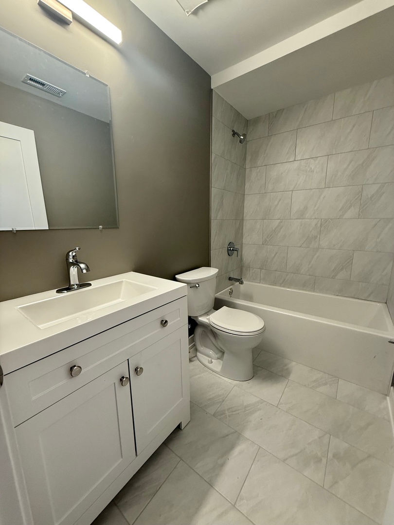 1322 E Ports O Call Drive #1W, Palatine, IL 60074