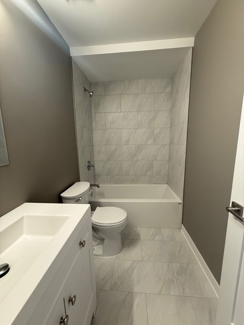 1322 E Ports O Call Drive #1W, Palatine, IL 60074