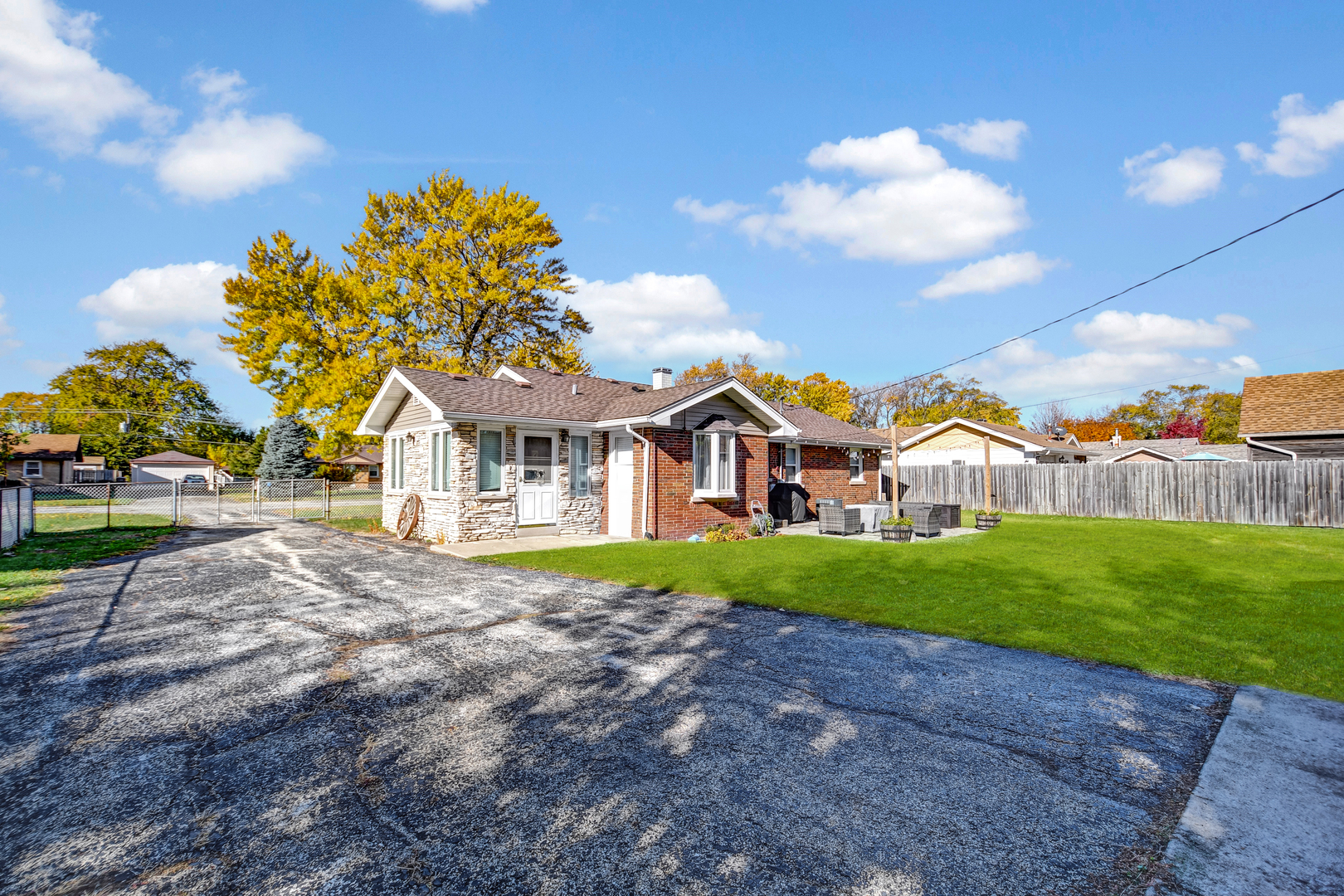 9417 S 76th Court, Hickory Hills, IL 60457