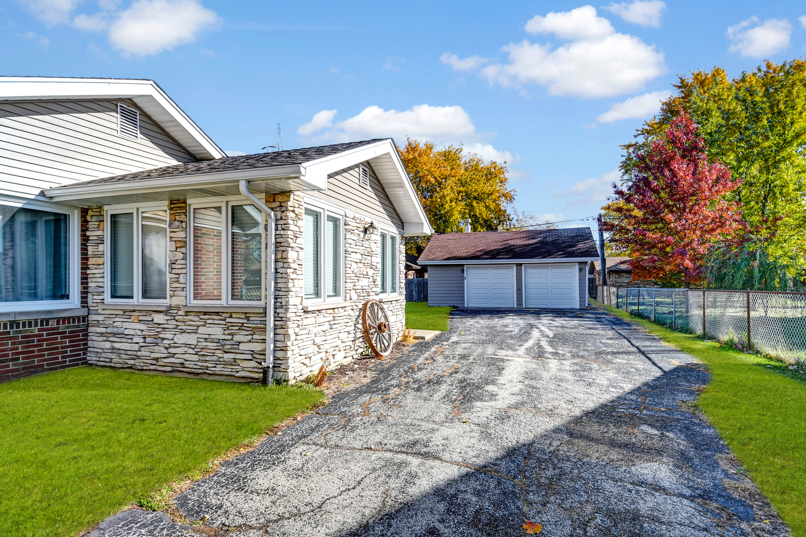 9417 S 76th Court, Hickory Hills, IL 60457