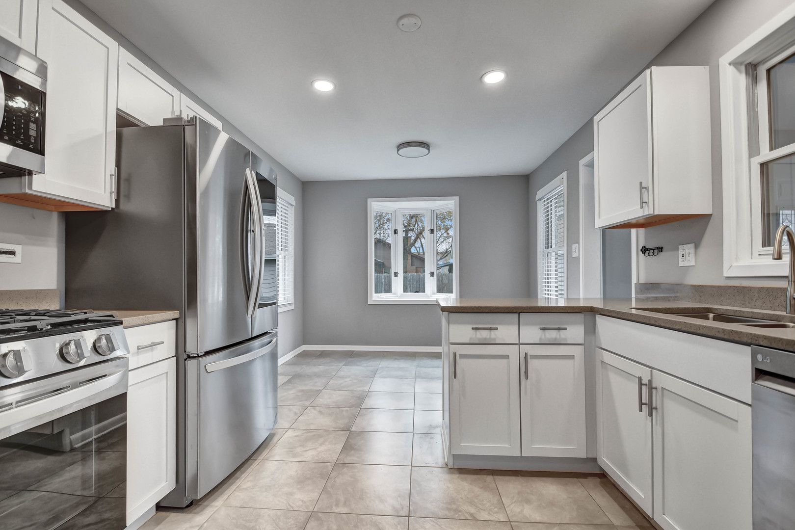 9417 S 76th Court, Hickory Hills, IL 60457