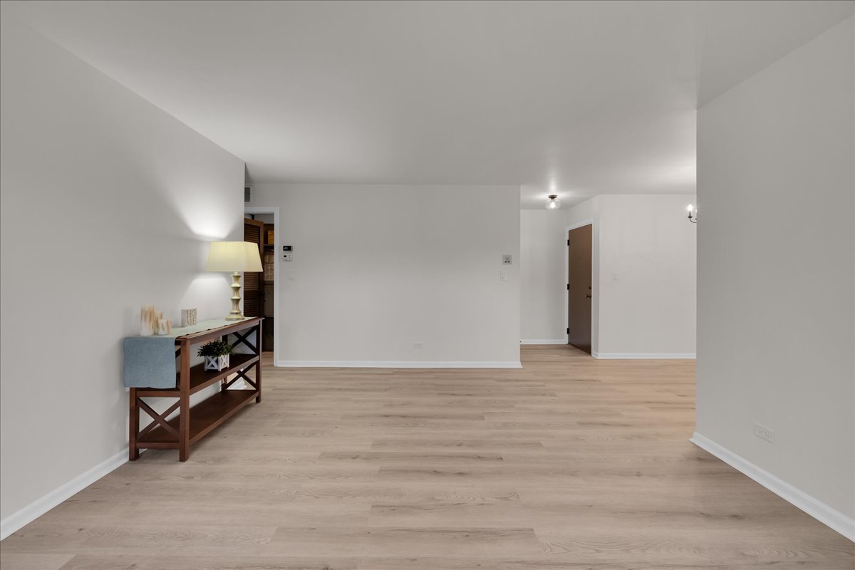 1785 Grosvenor Circle #A, Wheaton, IL 60189