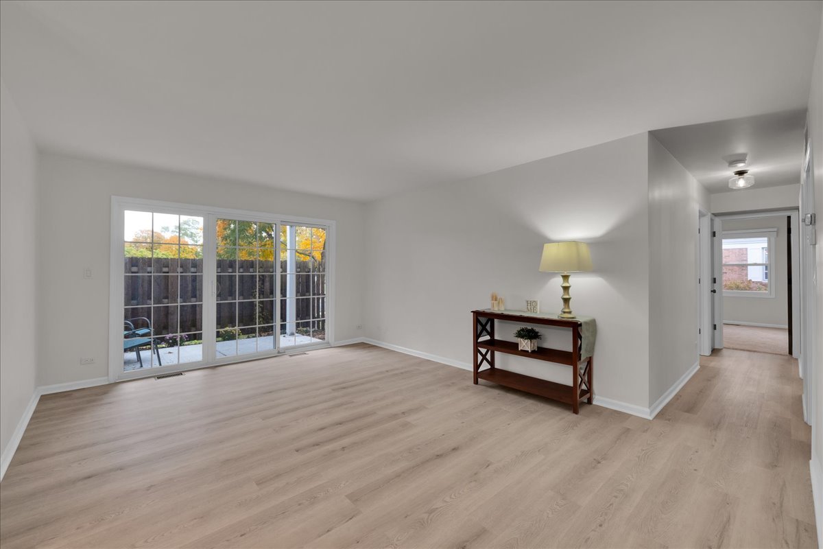 1785 Grosvenor Circle #A, Wheaton, IL 60189