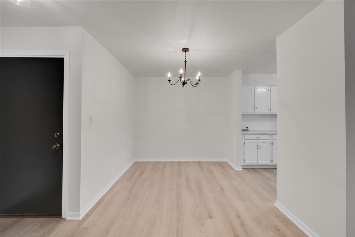 1785 Grosvenor Circle #A, Wheaton, IL 60189