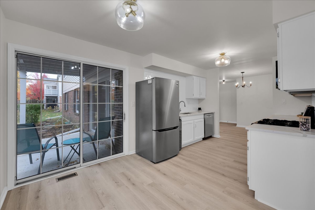 1785 Grosvenor Circle #A, Wheaton, IL 60189