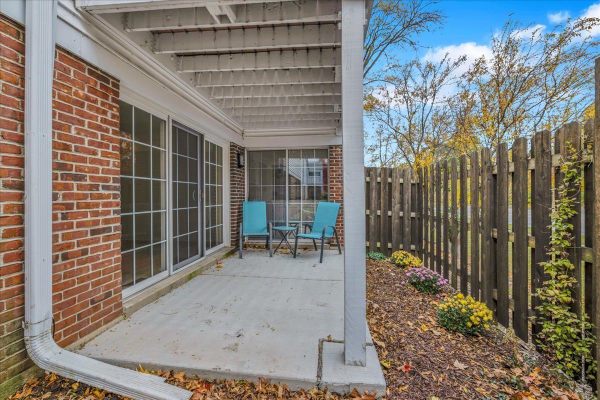 1785 Grosvenor Circle #A, Wheaton, IL 60189