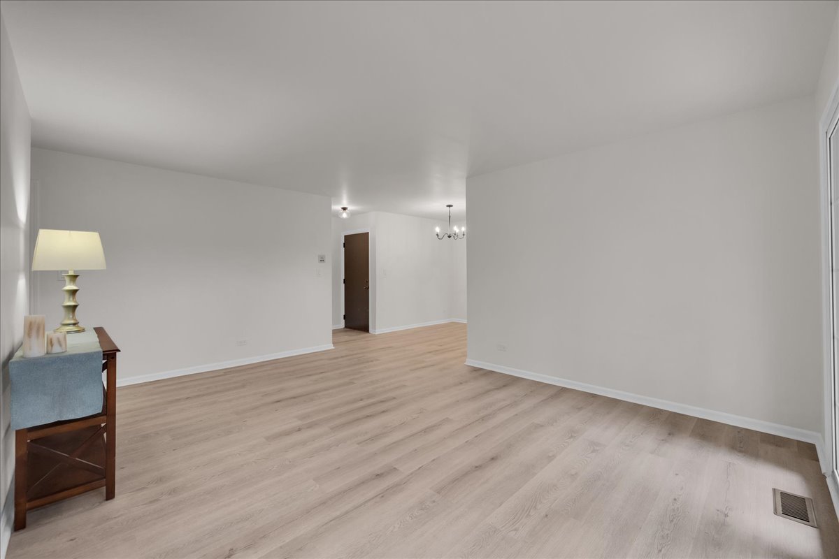 1785 Grosvenor Circle #A, Wheaton, IL 60189