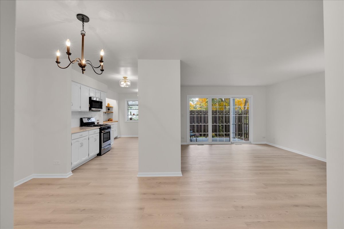 1785 Grosvenor Circle #A, Wheaton, IL 60189