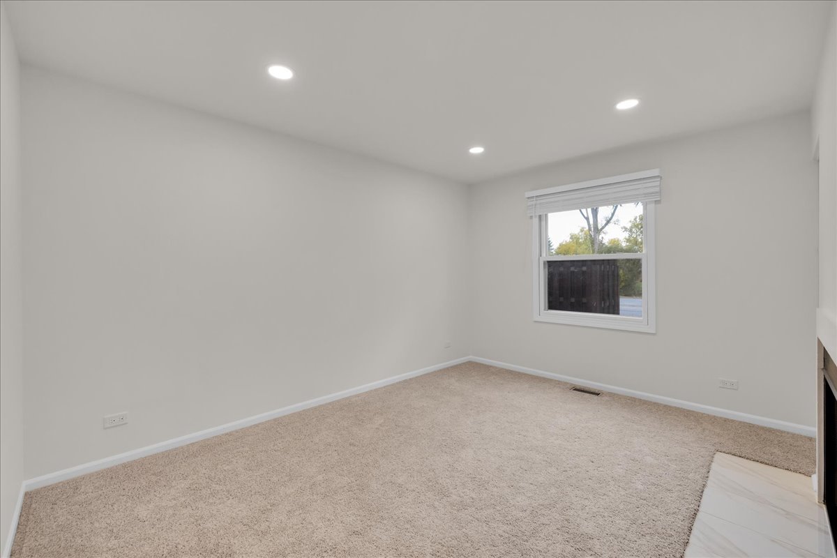 1785 Grosvenor Circle #A, Wheaton, IL 60189