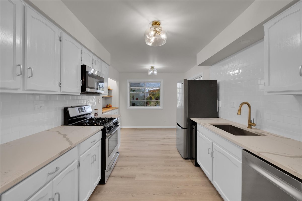 1785 Grosvenor Circle #A, Wheaton, IL 60189