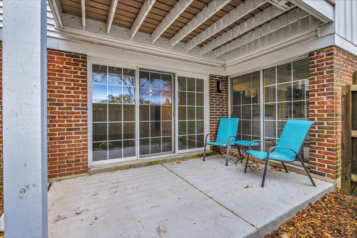 1785 Grosvenor Circle #A, Wheaton, IL 60189