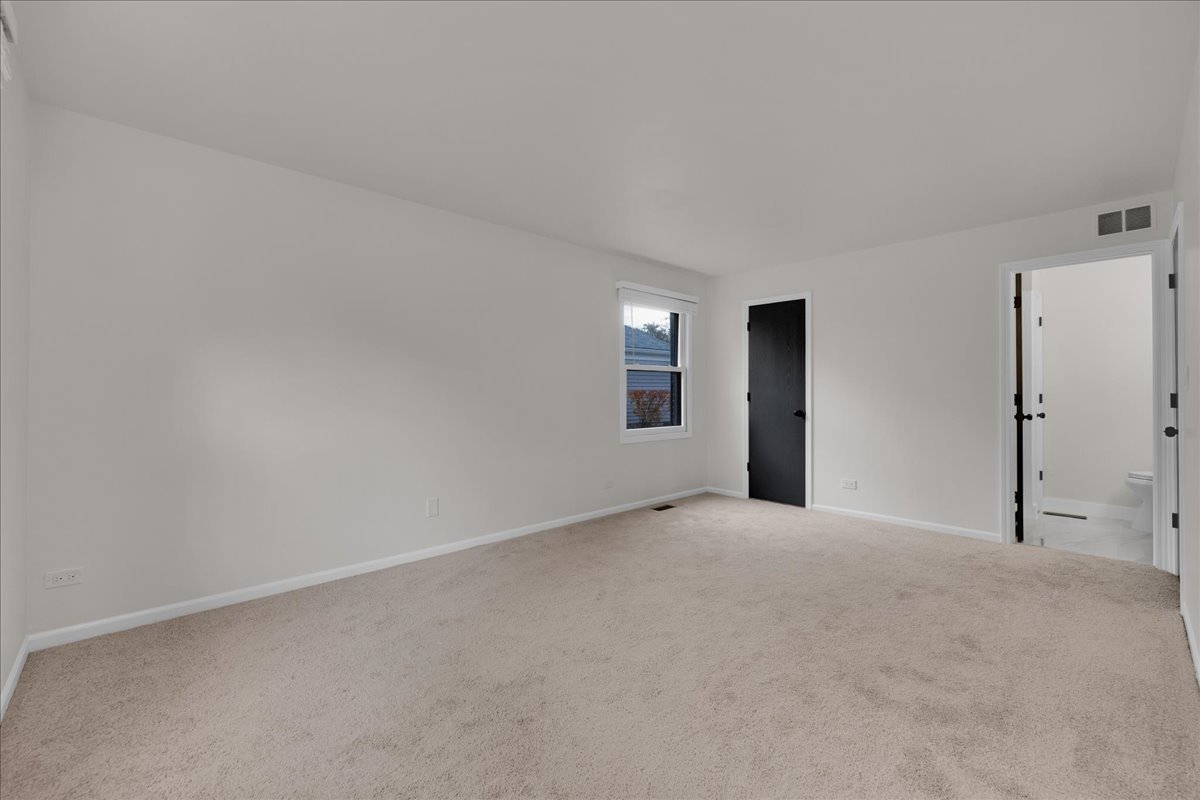 1785 Grosvenor Circle #A, Wheaton, IL 60189