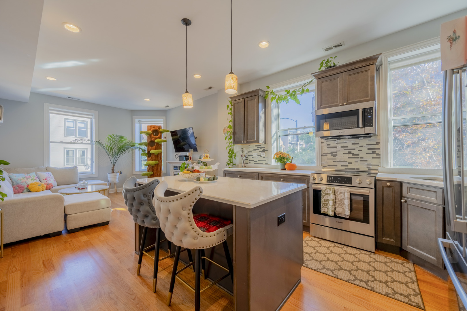 2056 N Damen Avenue #2, Chicago, IL 60647