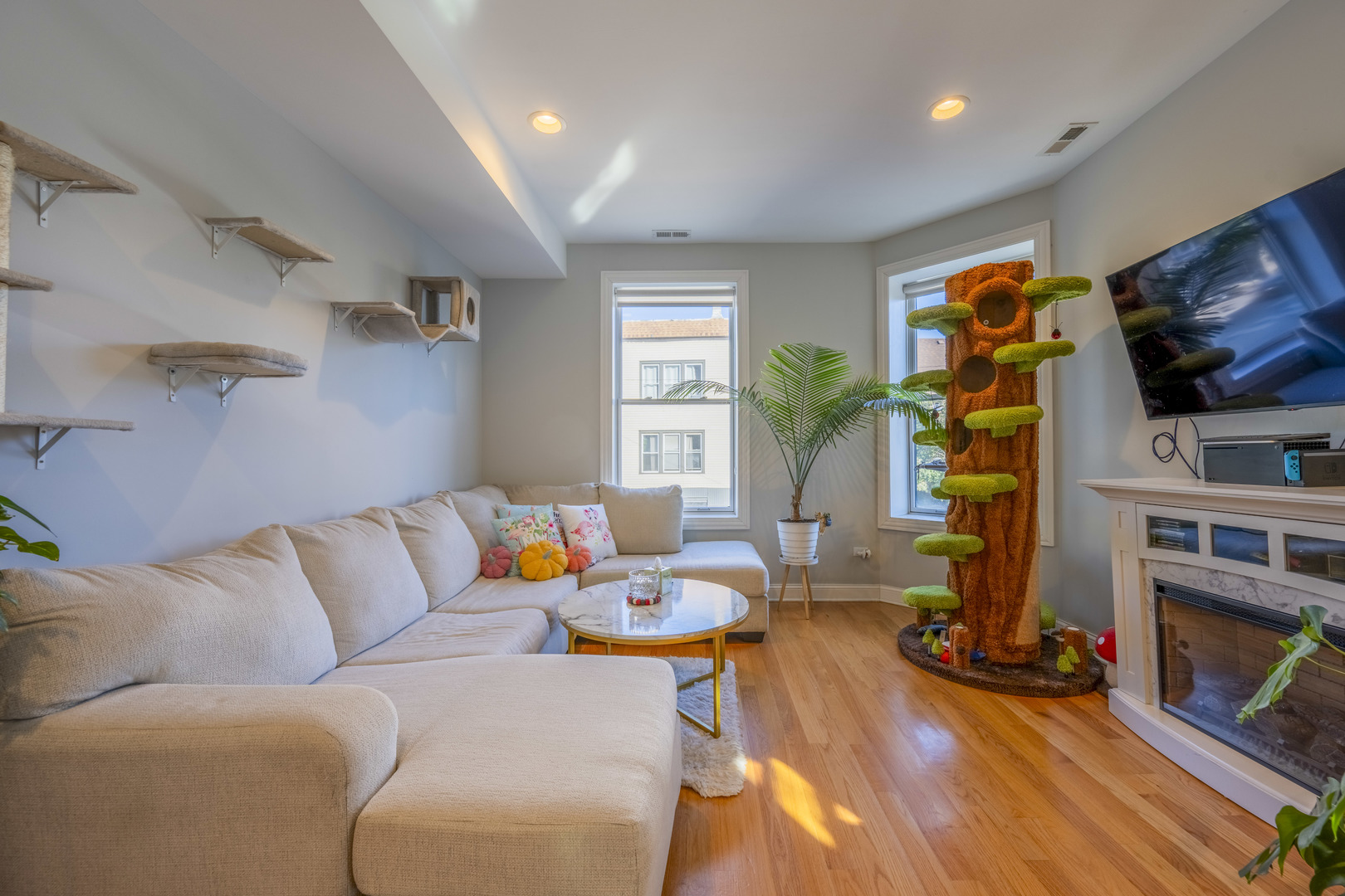 2056 N Damen Avenue #2, Chicago, IL 60647