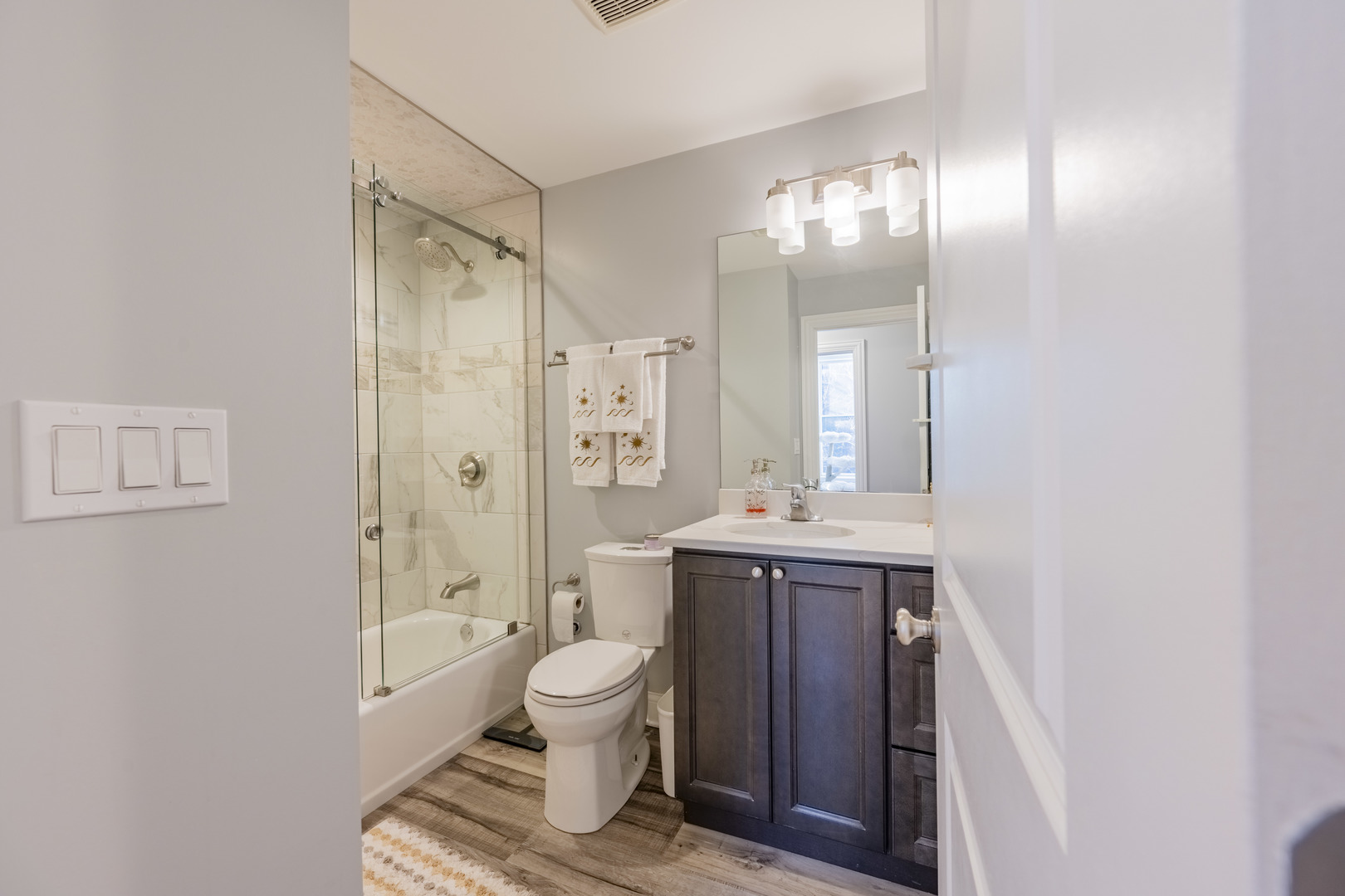 2056 N Damen Avenue #2, Chicago, IL 60647