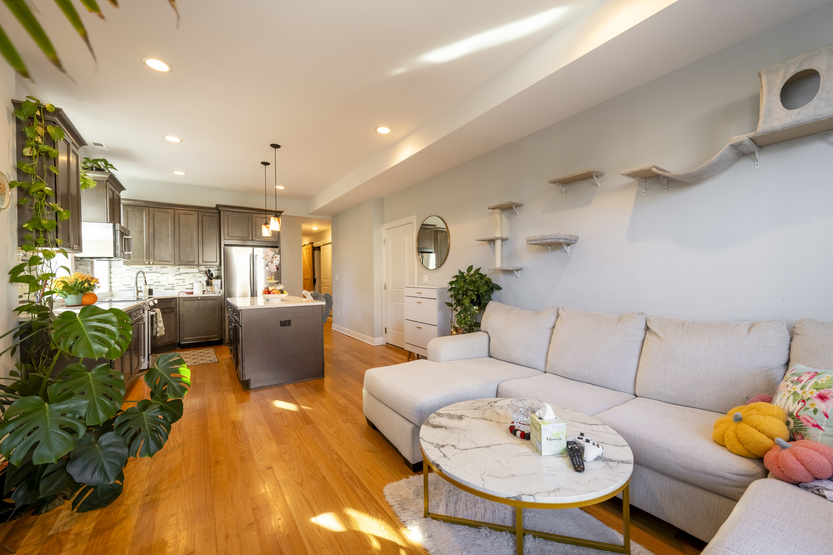 2056 N Damen Avenue #2, Chicago, IL 60647