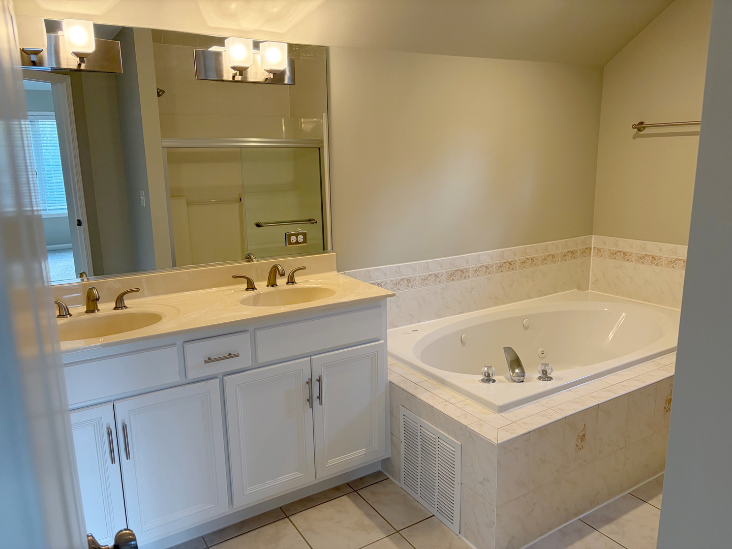 4 Alleghany Court, Bolingbrook, IL 60440