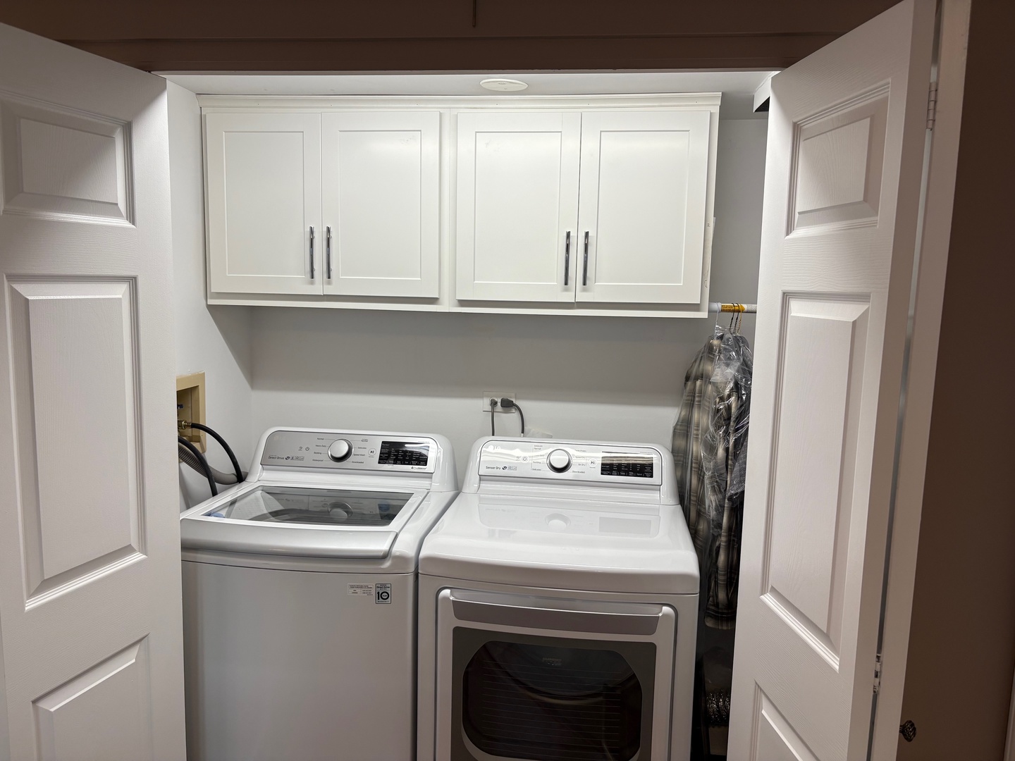 607 Kingsbridge Drive, Carol Stream, IL 60188