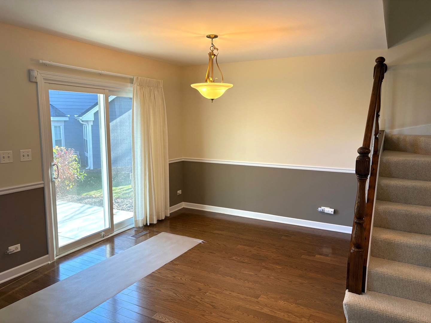 607 Kingsbridge Drive, Carol Stream, IL 60188