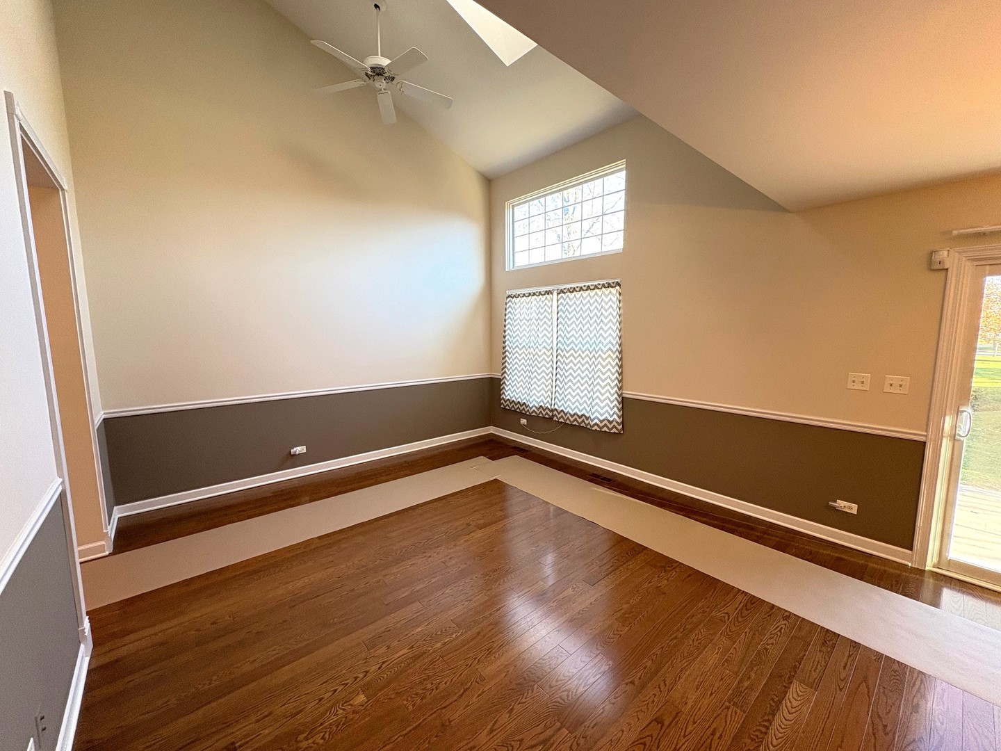 607 Kingsbridge Drive, Carol Stream, IL 60188