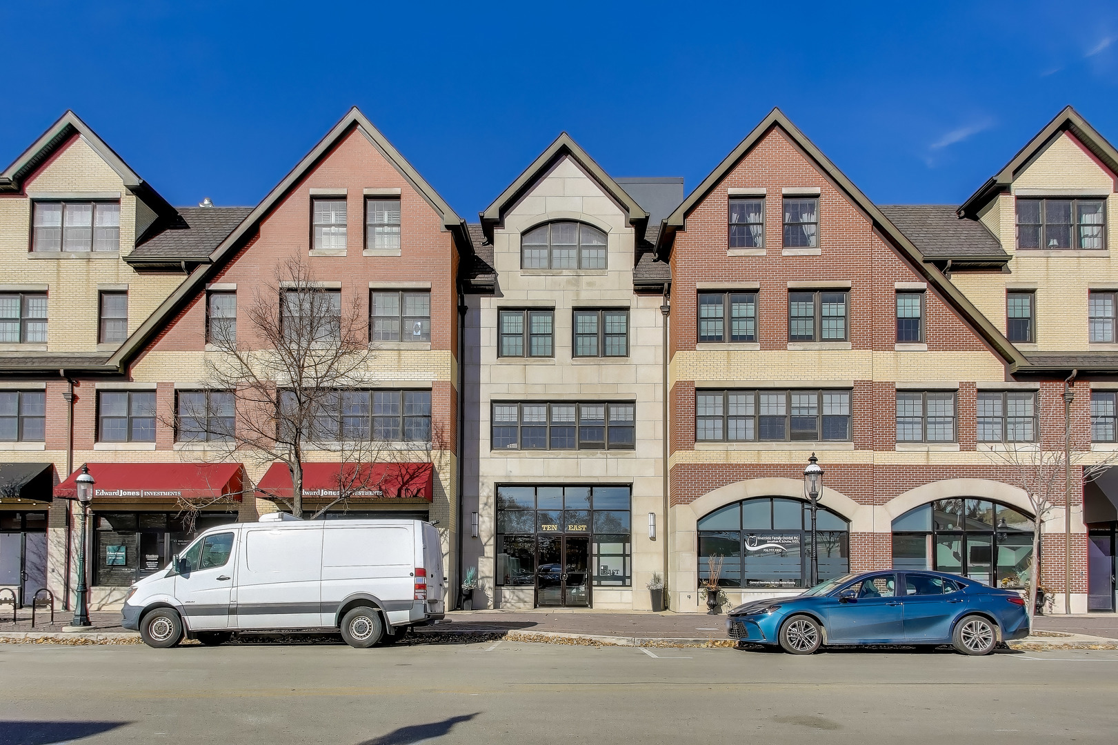 10 E Burlington Street #2B, Riverside, IL 60546