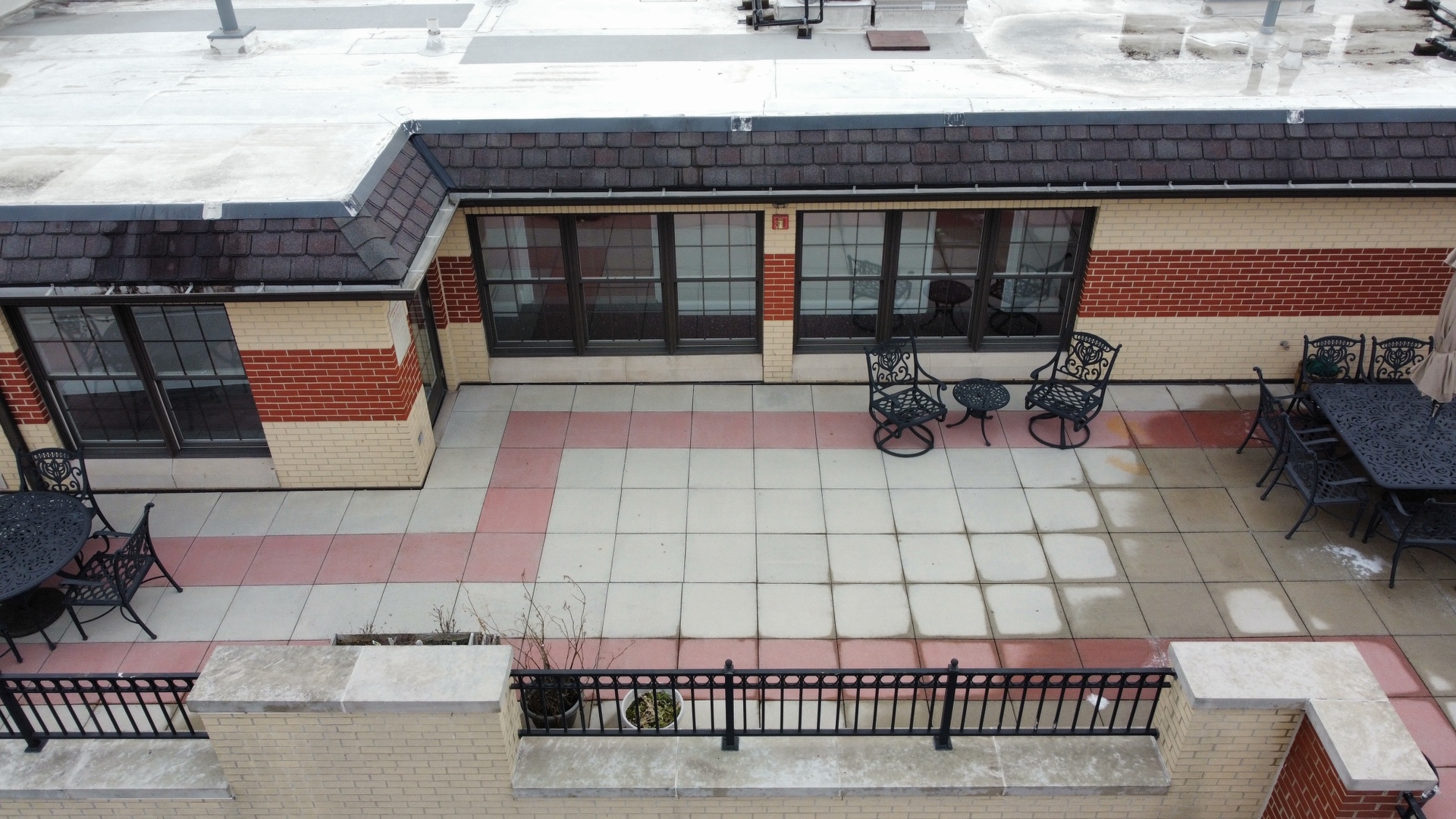 10 E Burlington Street #2B, Riverside, IL 60546