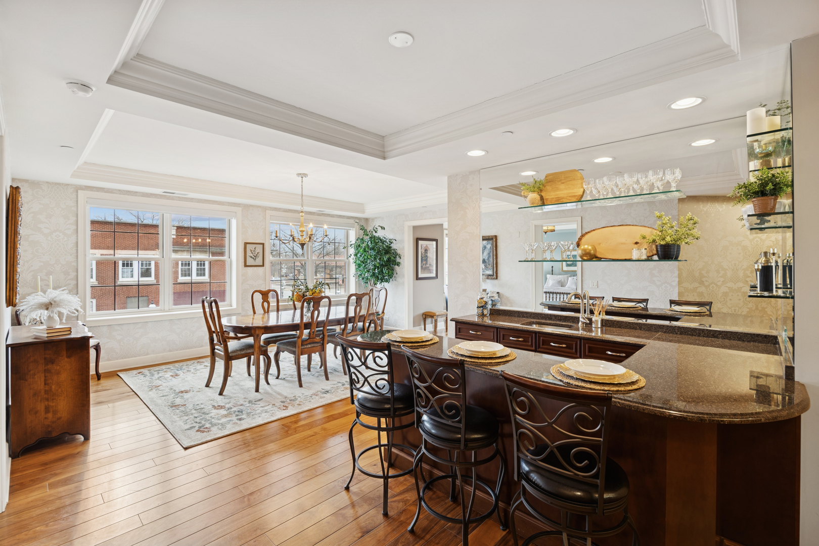 10 E Burlington Street #2B, Riverside, IL 60546