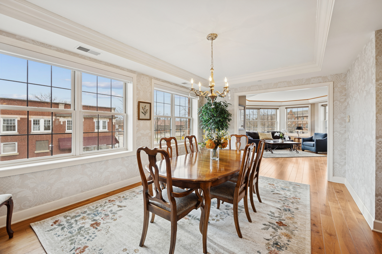 10 E Burlington Street #2B, Riverside, IL 60546