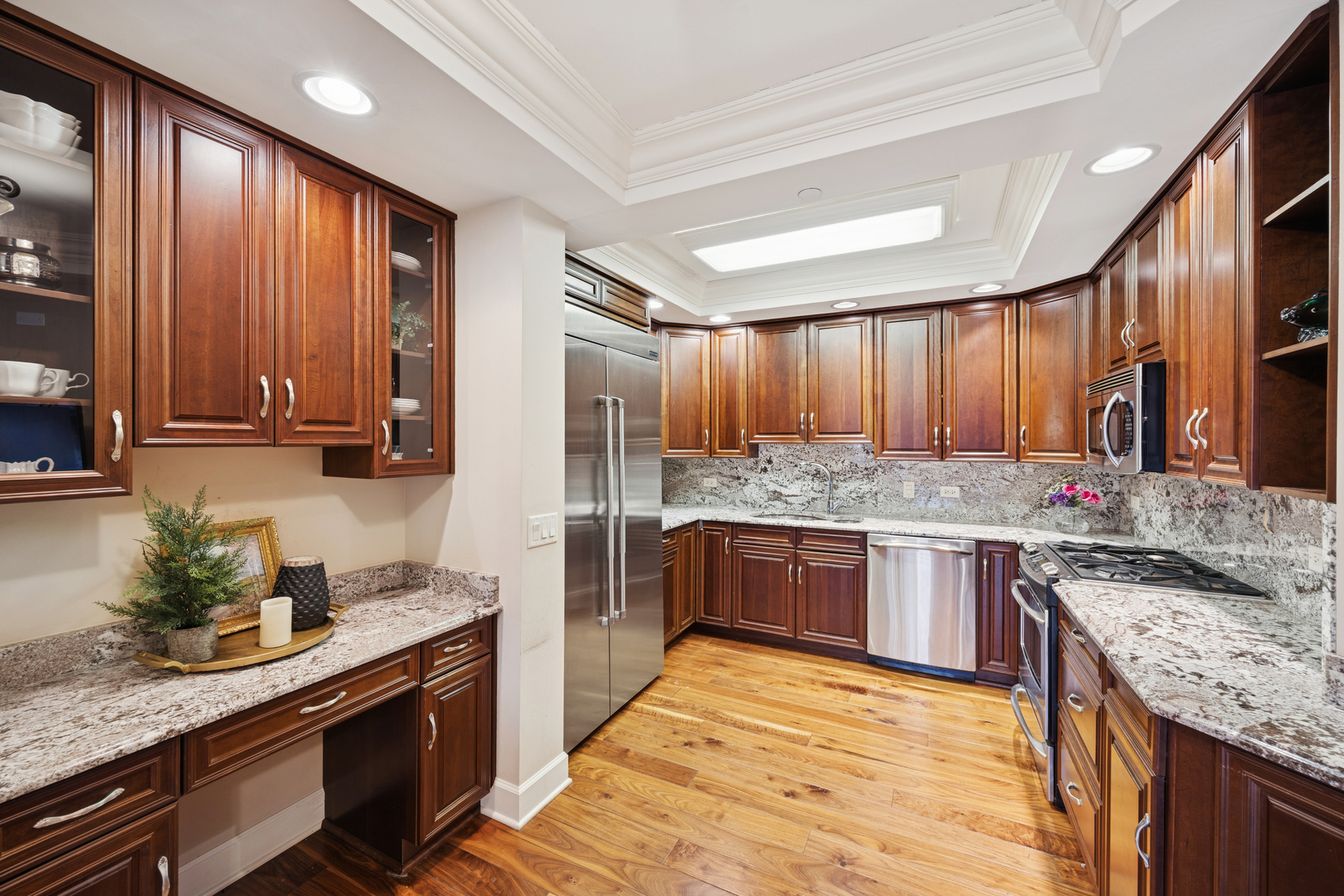 10 E Burlington Street #2B, Riverside, IL 60546