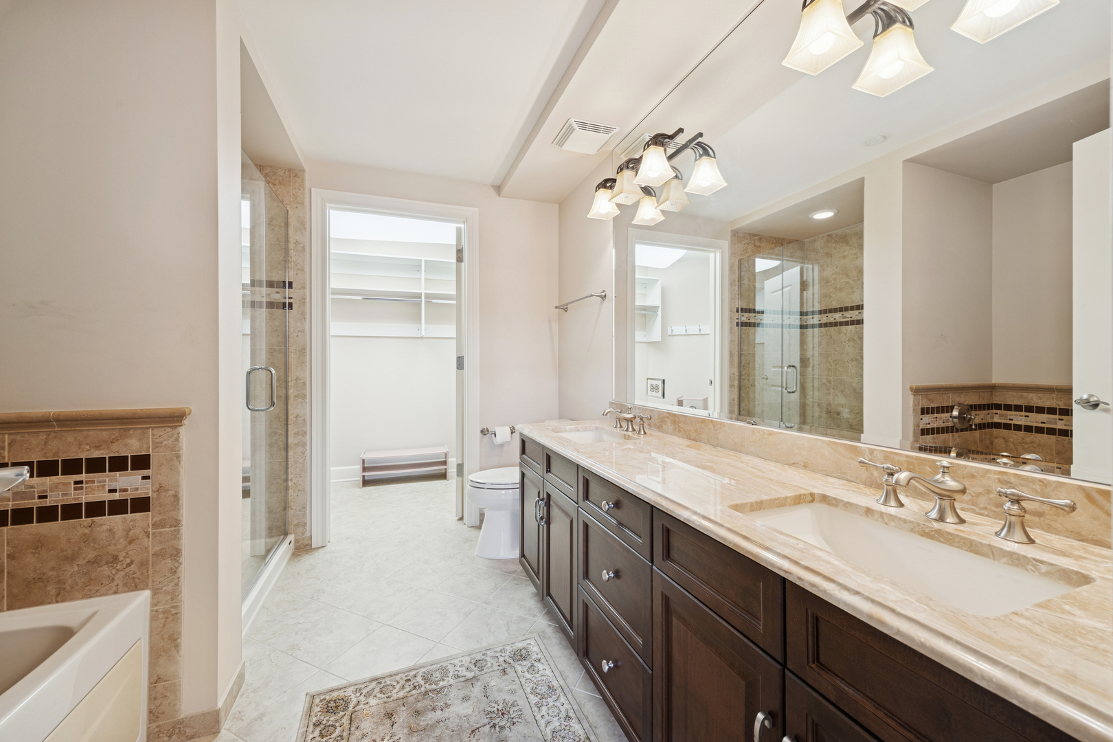 10 E Burlington Street #2B, Riverside, IL 60546