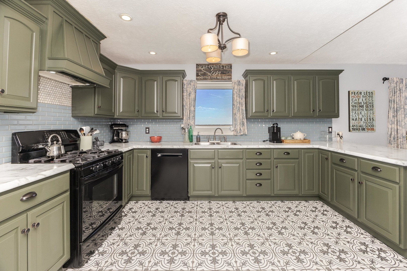 804 Havens Drive, Hudson, IL 61748