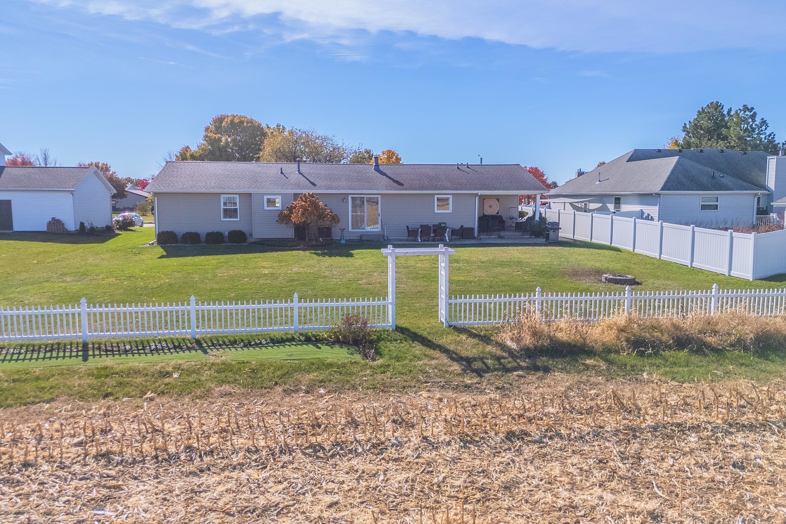 804 Havens Drive, Hudson, IL 61748