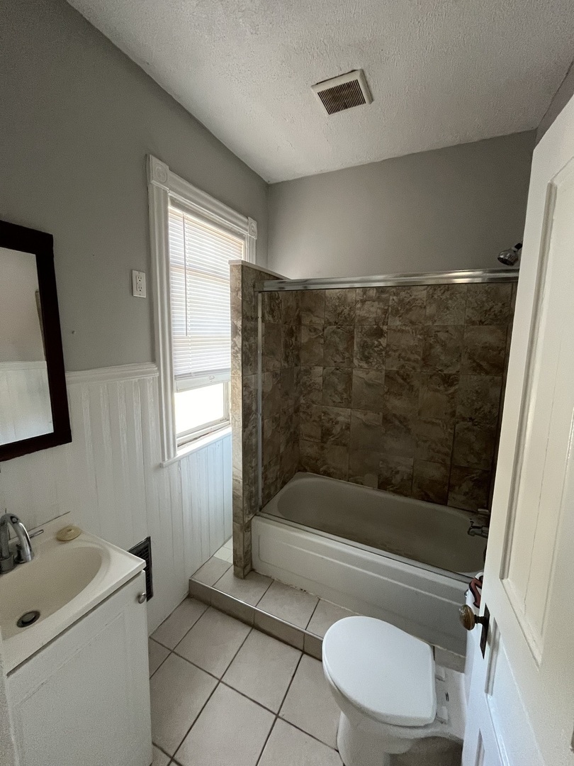 506 E Chestnut Street, Bloomington, IL 61701