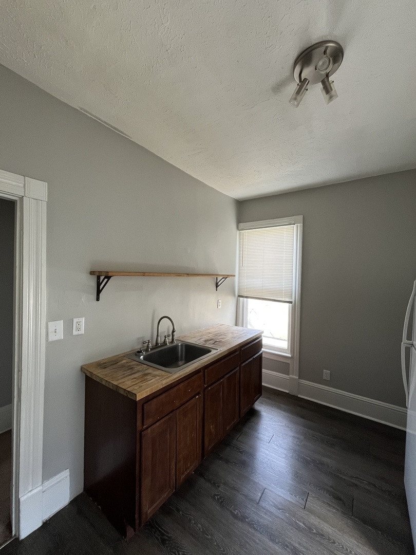 506 E Chestnut Street, Bloomington, IL 61701