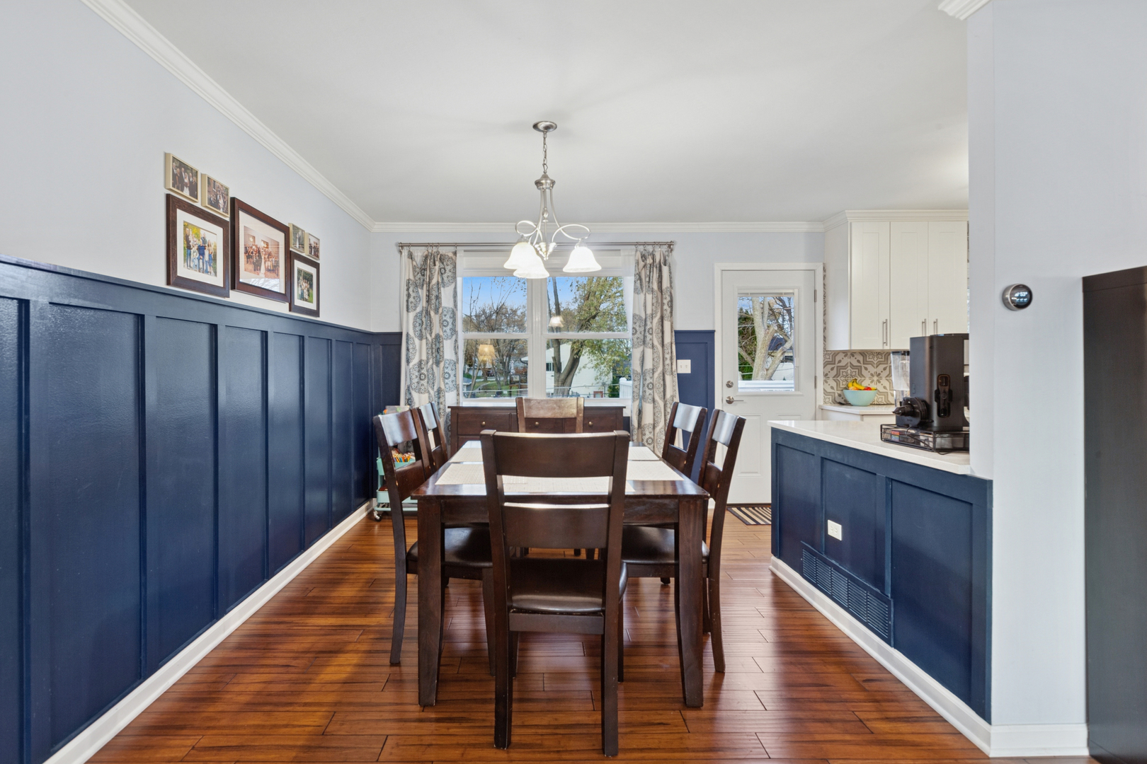 3008 Scenicwood Lane, Woodridge, IL 60517