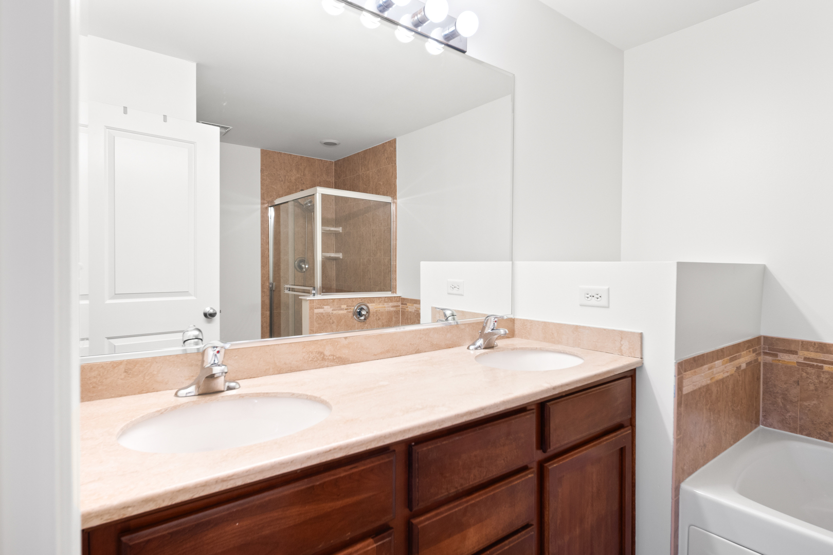 563 Grosvenor Lane, Aurora, IL 60504