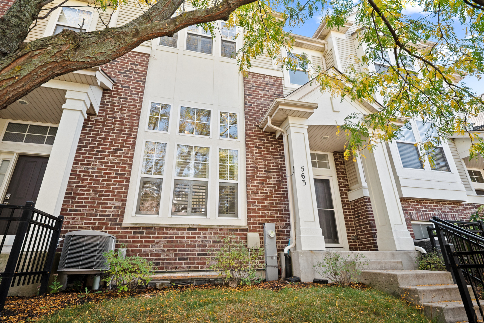 563 Grosvenor Lane, Aurora, IL 60504