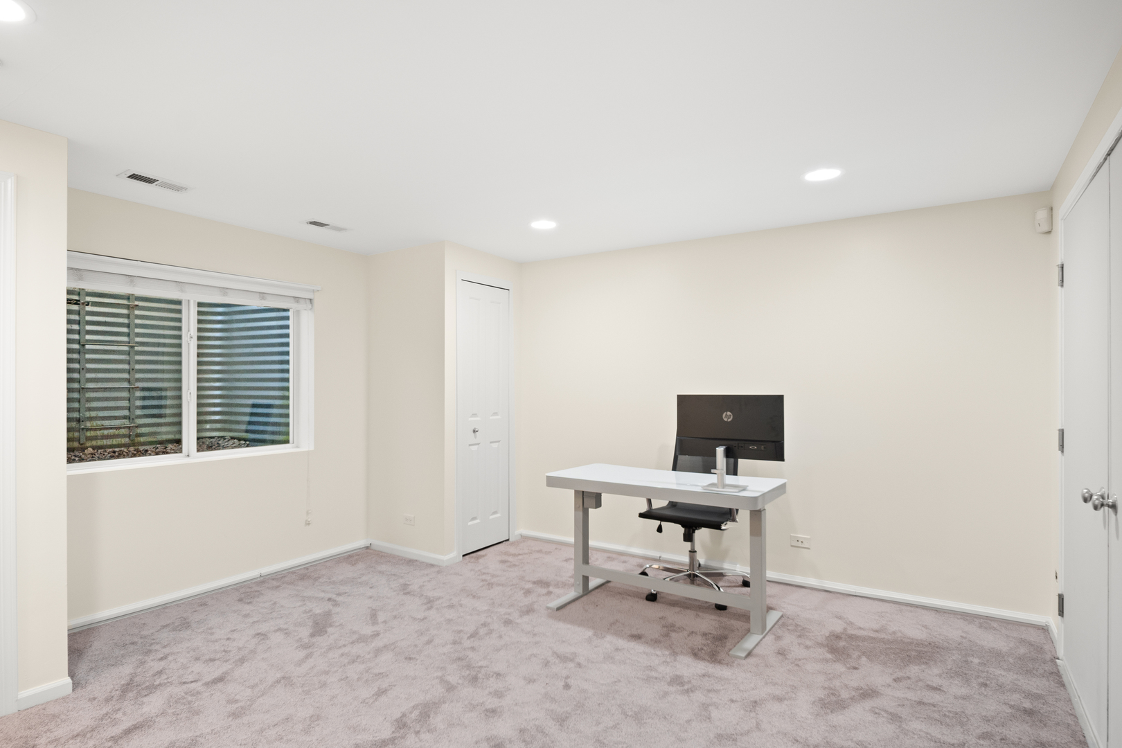 563 Grosvenor Lane, Aurora, IL 60504