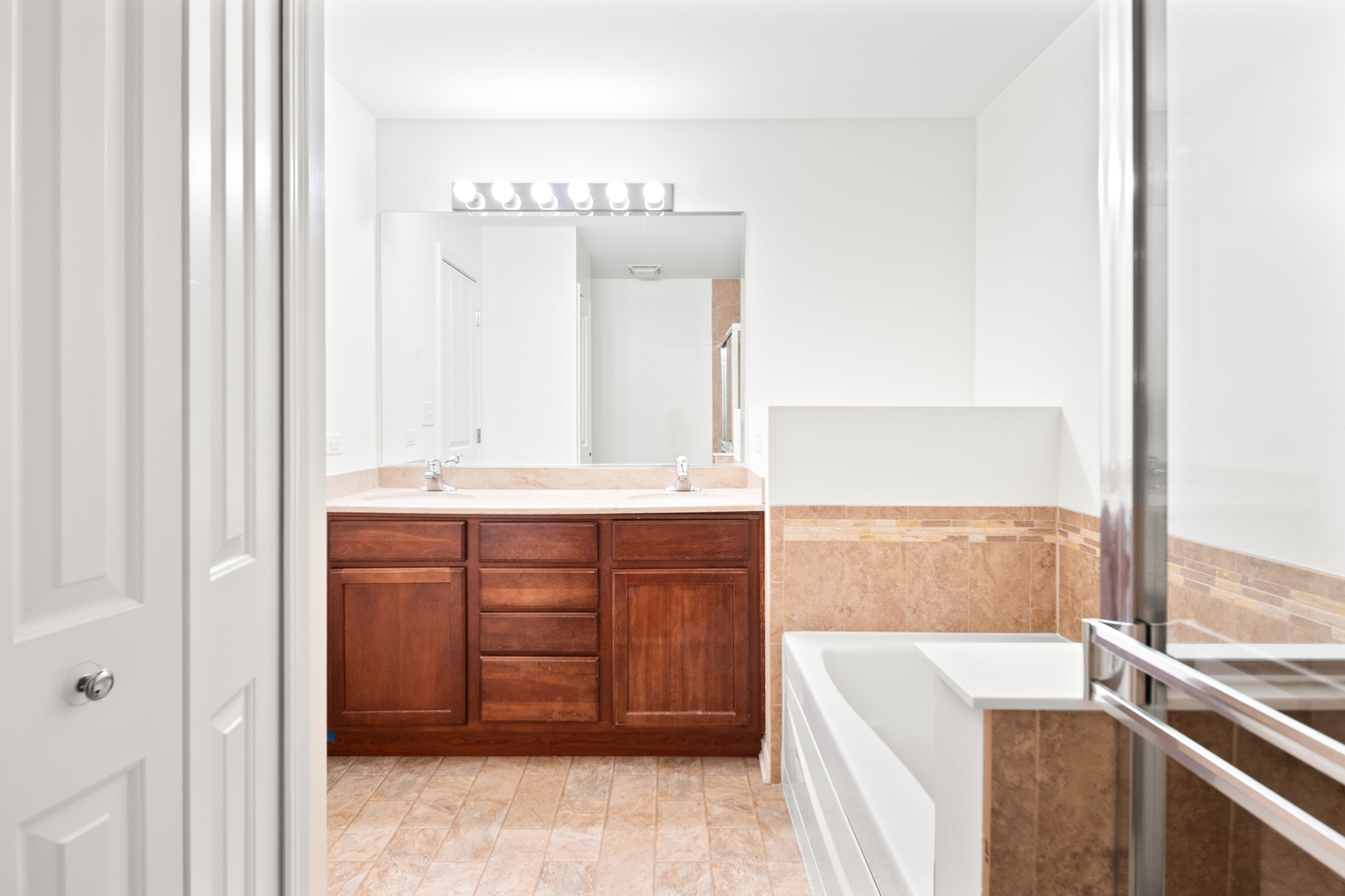 563 Grosvenor Lane, Aurora, IL 60504