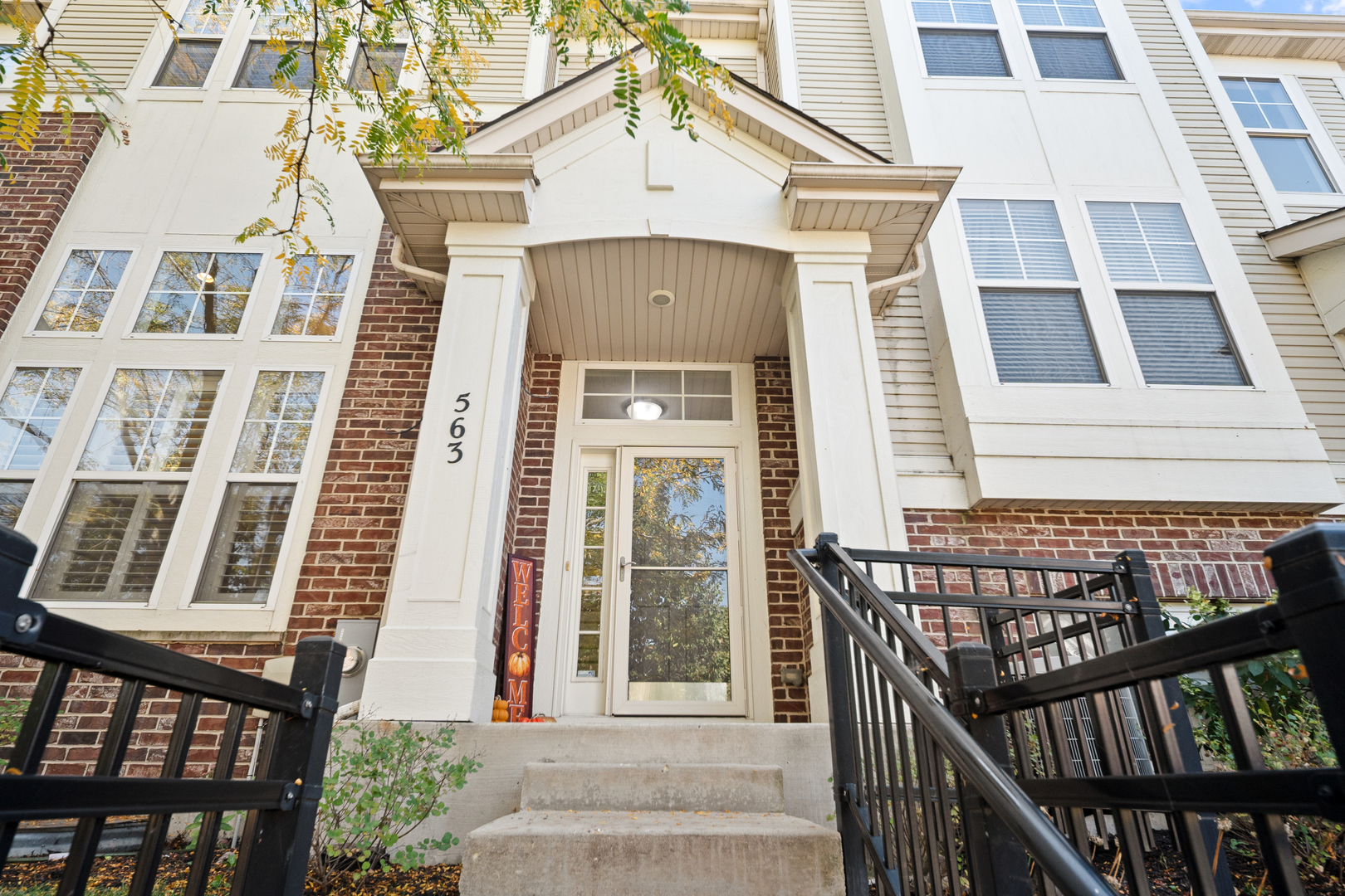 563 Grosvenor Lane, Aurora, IL 60504