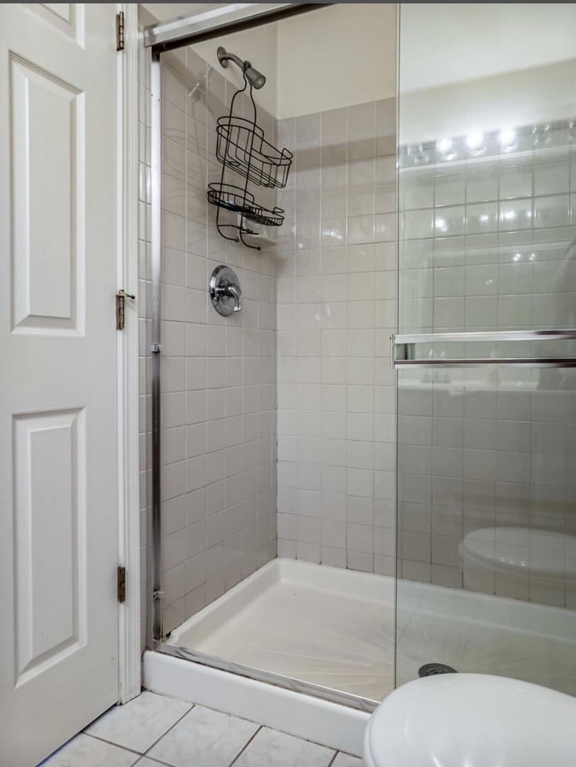 138 Tanglewood Drive, Glen Ellyn, IL 60137