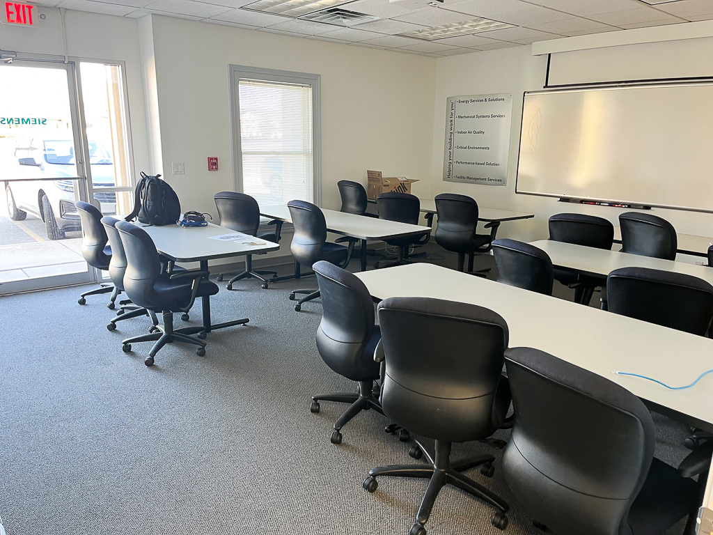 14 Currency Drive, Bloomington, IL 61704