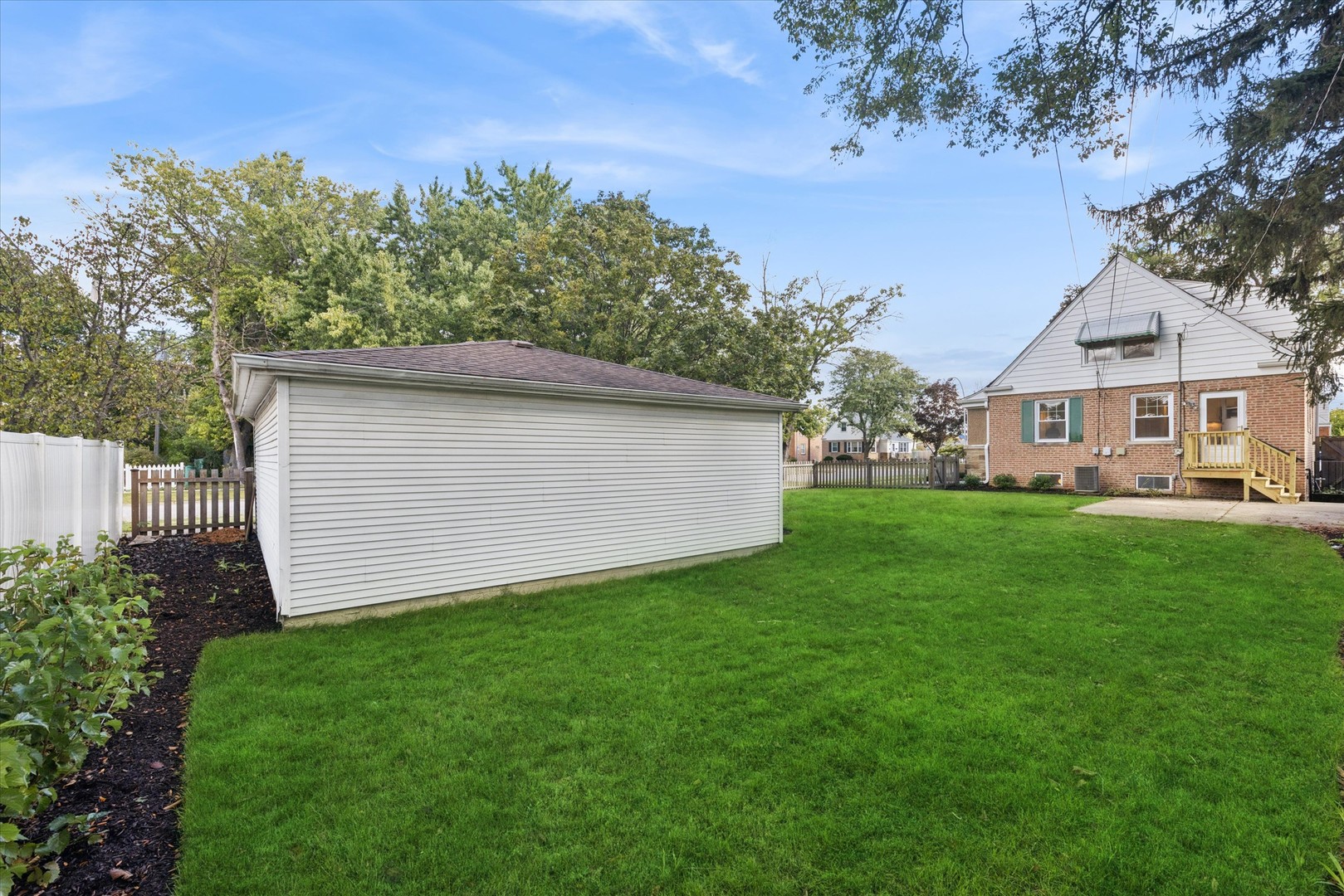 1500 Bristol Avenue, Westchester, IL 60154