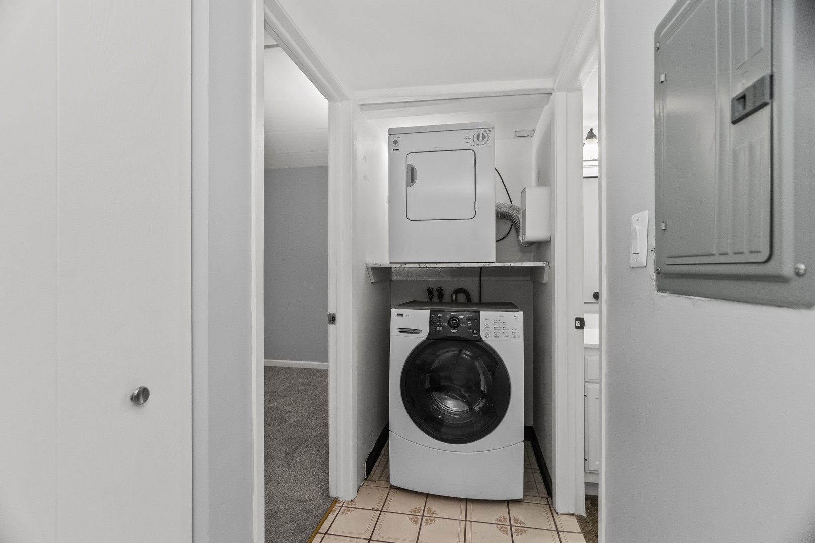 2310 Woodbridge Way, Lombard, IL 60148